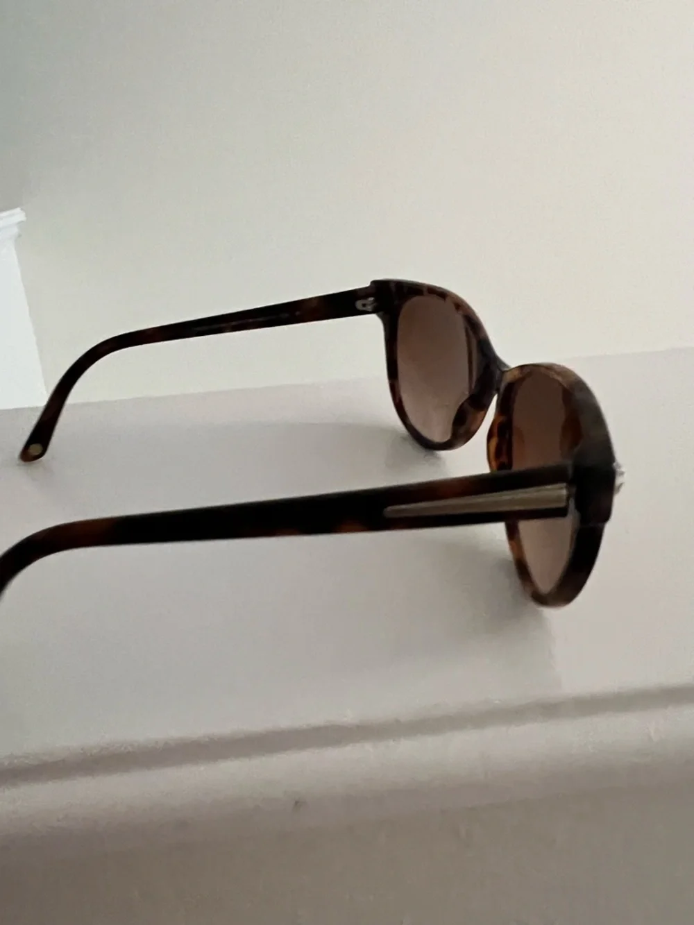 Versace Women's Tortoiseshell Sunglasses with Brown Gradient Lenses - Picture 8 of 8